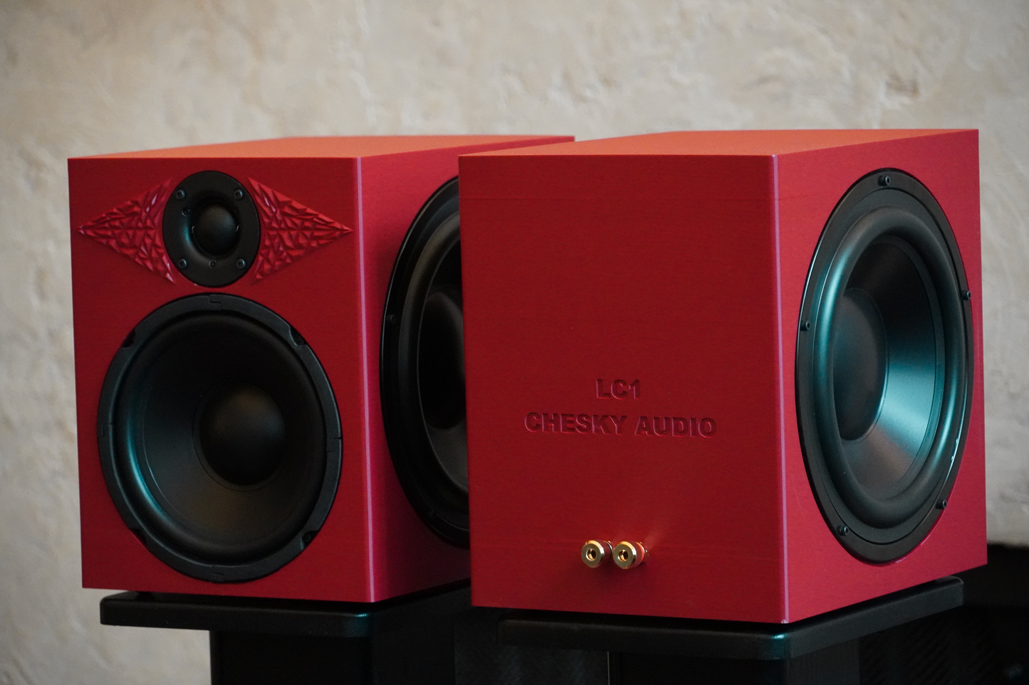 LC1 Bookshelf Speakers Color Edition Red